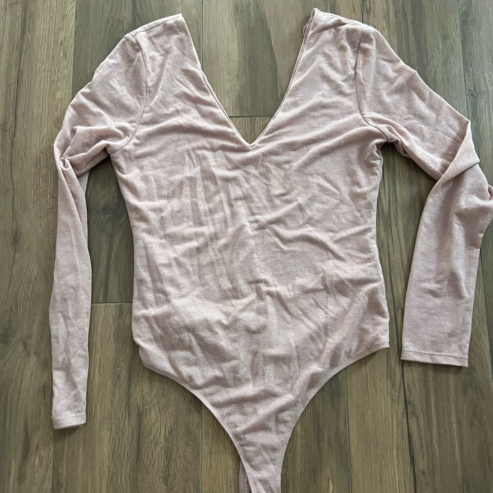 Abound Womens Size Medium Rose Gold Pink V Neck Long Sleeve One Piece Bodysuit
